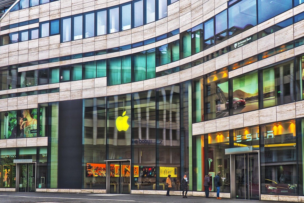 architecture, city, facade, modern, company, window, glass, road, building, urban, urban landscape, illuminated, dusk, tourism, city center, eve, businesses, people, kö-bogen, dusseldorf, center, downtown, office building, hdr, house front, geometric, hdr photography, dynamics, contrast, high contra